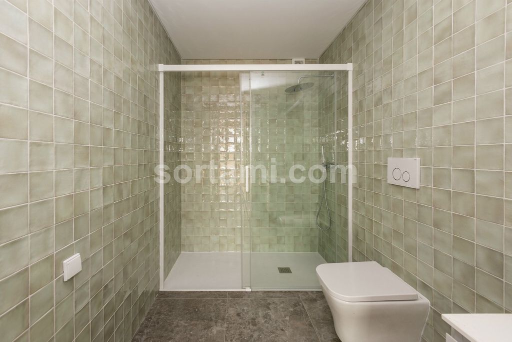Property photo 3 of 32