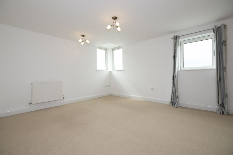 Property photo 2 of 8 Image (106)