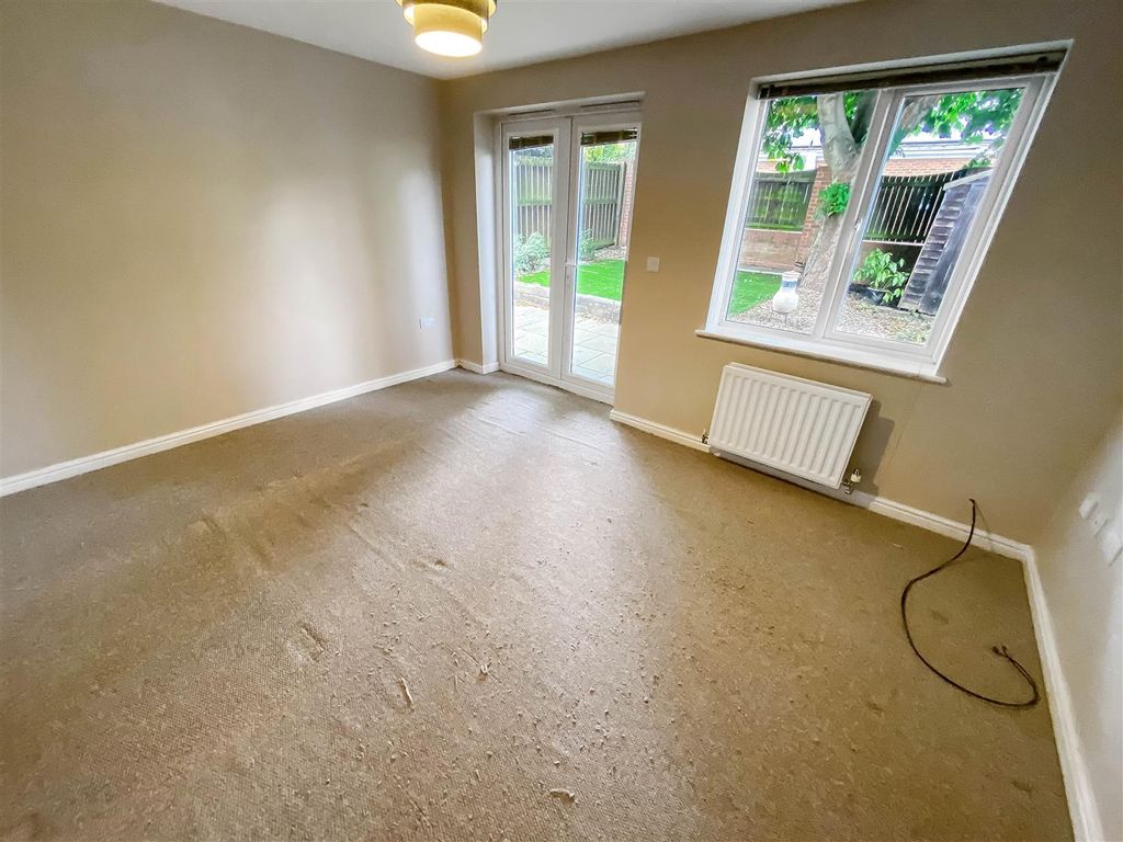 Property photo 2 of 11 Living Room.Jpg