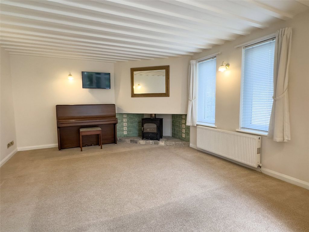 Property photo 2 of 32 Living Room