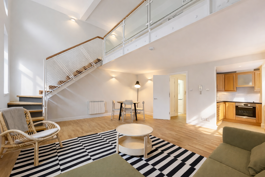 Property photo 1 of 17 Bright Modern Duplex With Open-Plan Layout