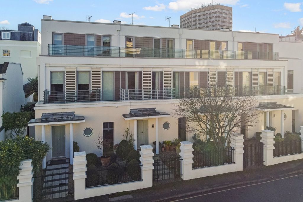 Property photo 1 of 16 Trafalgar Street