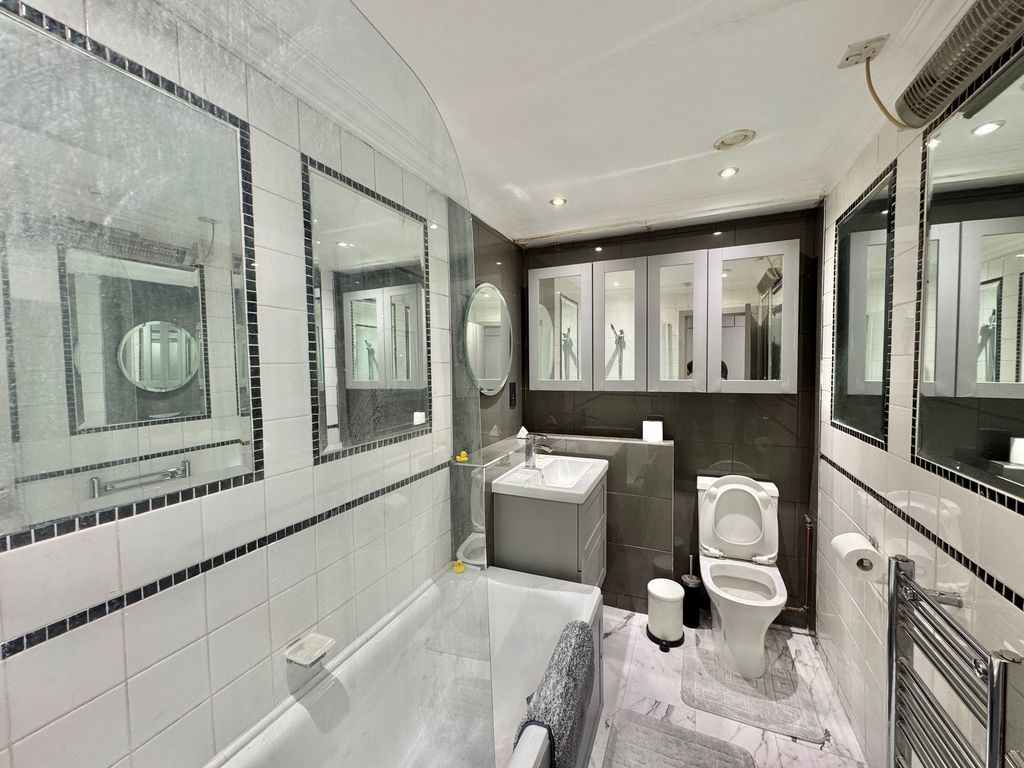 Property photo 2 of 10 Bath New