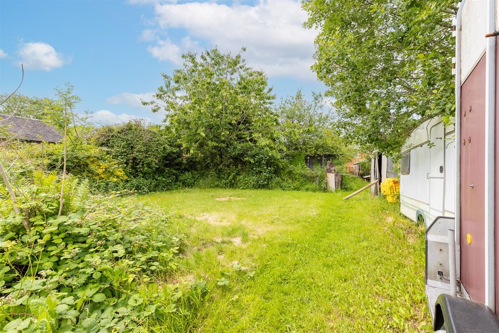 Property photo 3 of 8 24Stocklane-3.Jpg