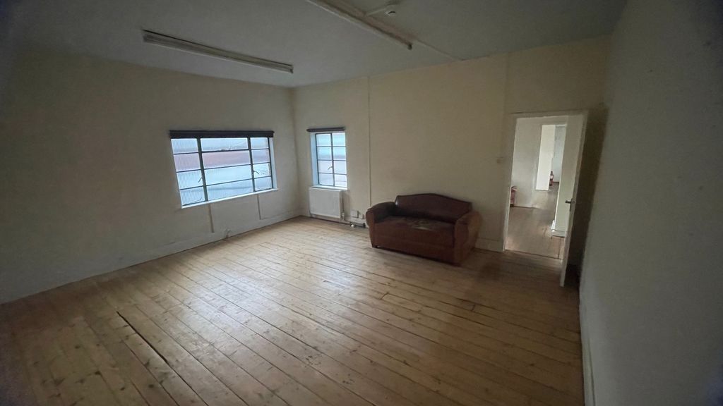 Property photo 2 of 7