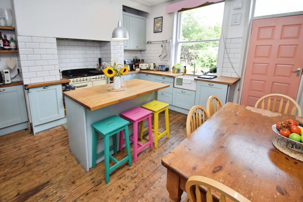 Property photo 3 of 16 34B98Dcb-Kitchen 201