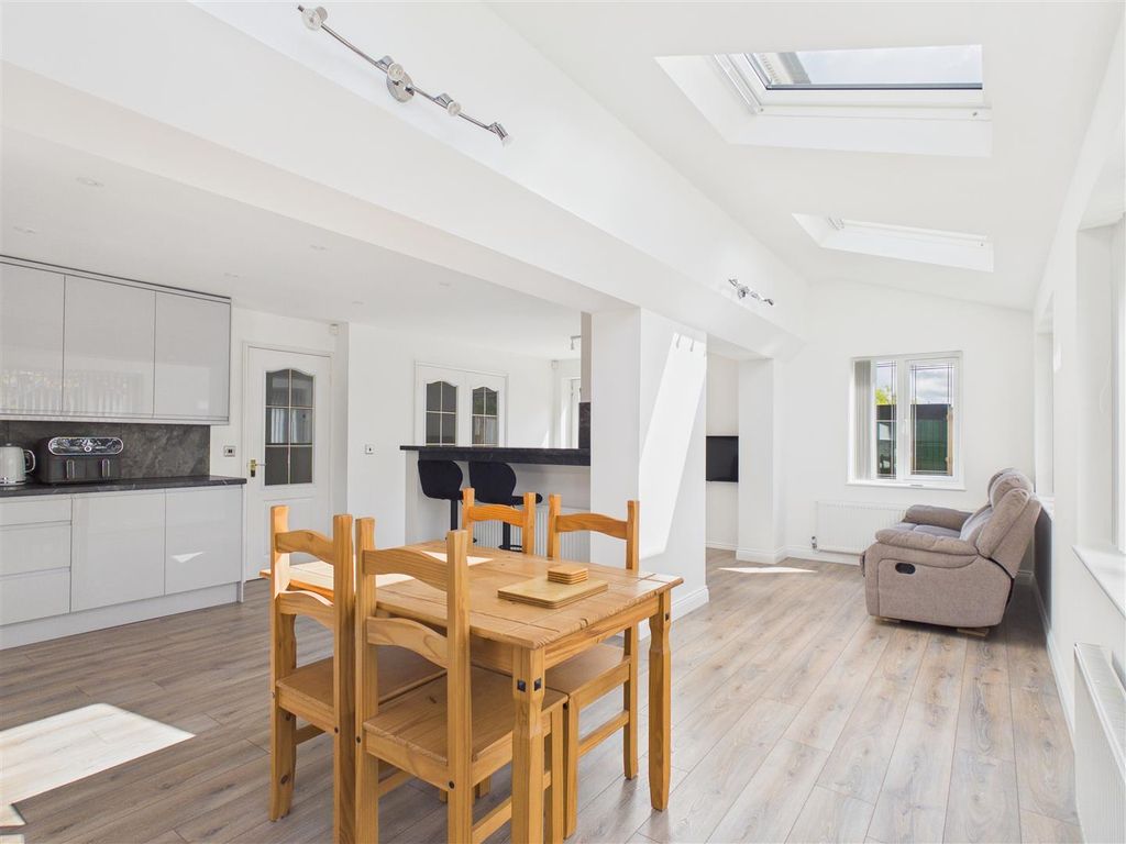 Property photo 2 of 21 Cam04090G0-Pr0173-Still012.Jpg