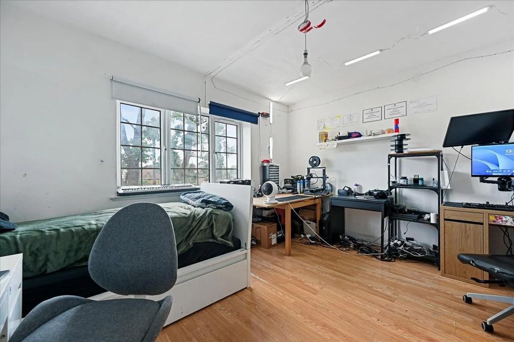 Property photo 3 of 5