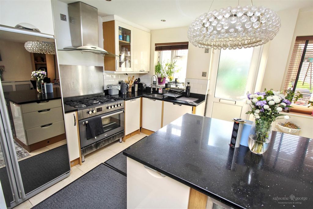 Property photo 2 of 14 Kitchen