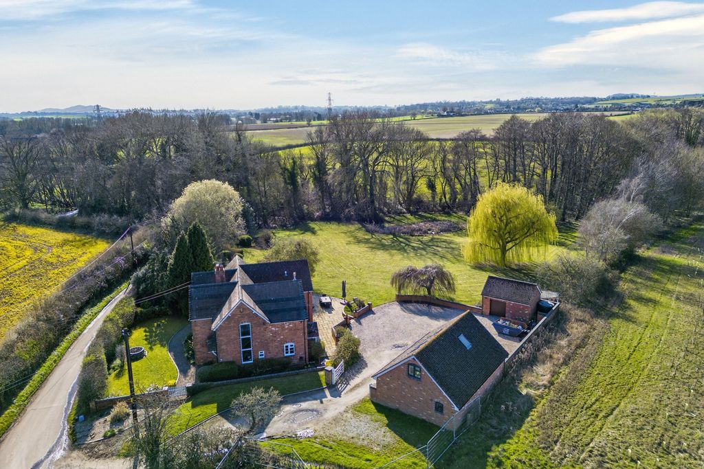 Property photo 3 of 31