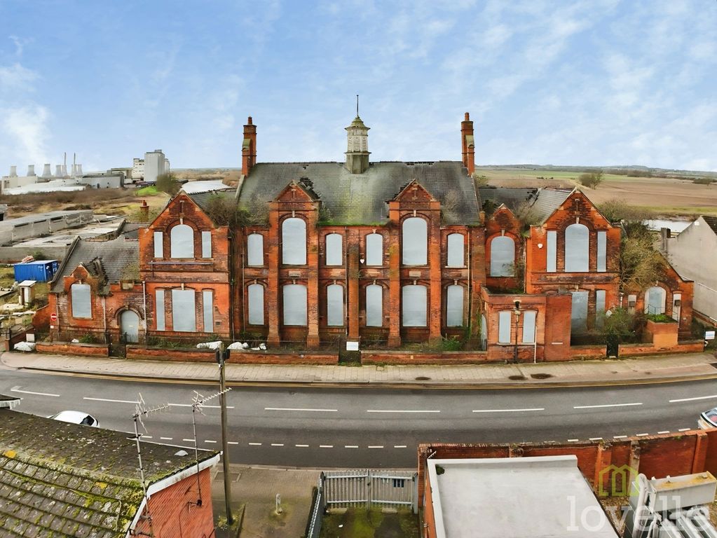 Property photo 2 of 17