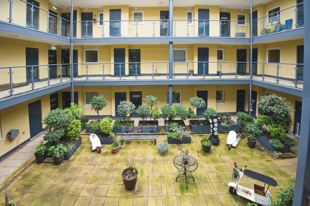 Property photo 1 of 22 Inner Courtyard