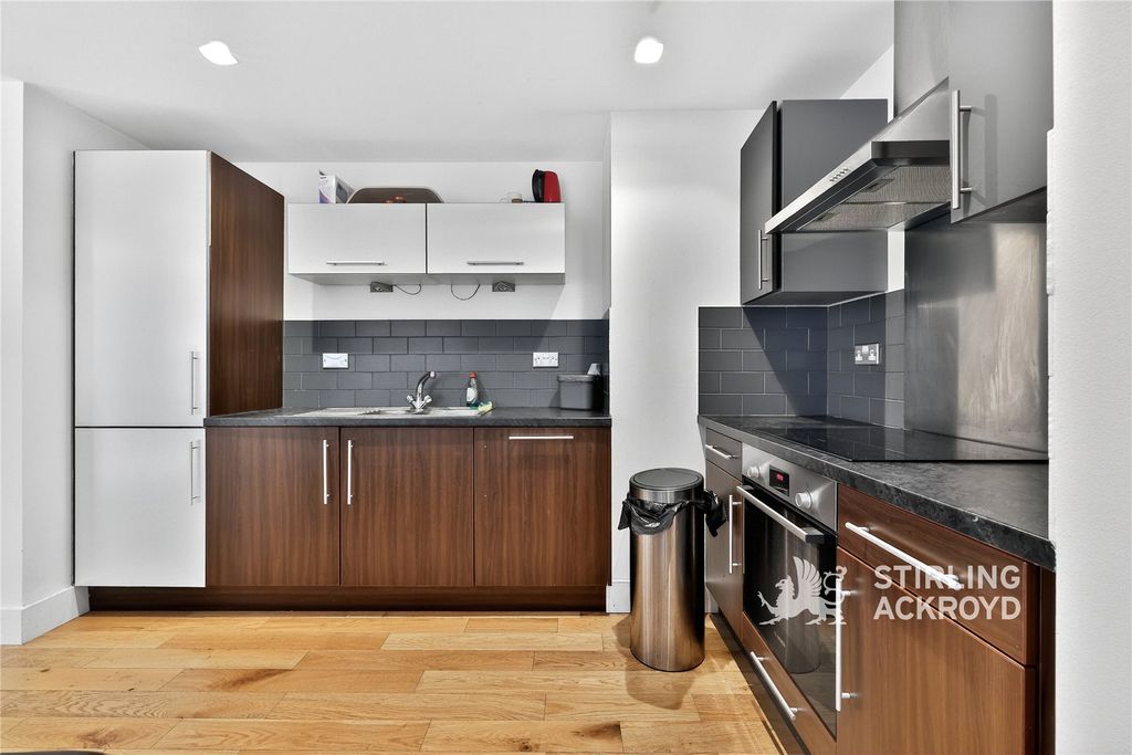 Property photo 2 of 21 Reception/Kitchen