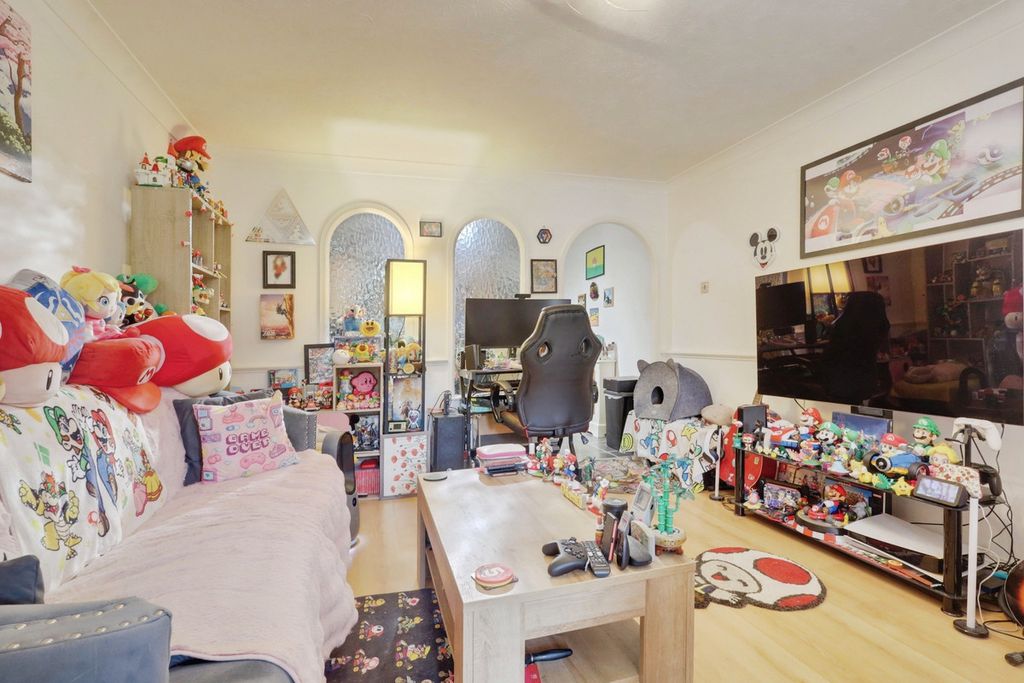 Property photo 3 of 17