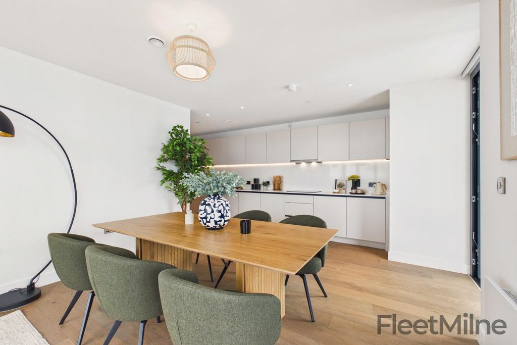 Property photo 3 of 31 Lounge/Dining Room