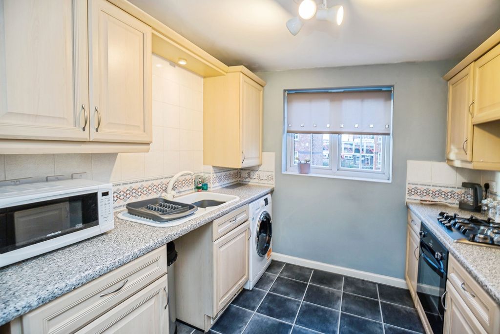 Property photo 3 of 10 Pbox-Img.Jpg