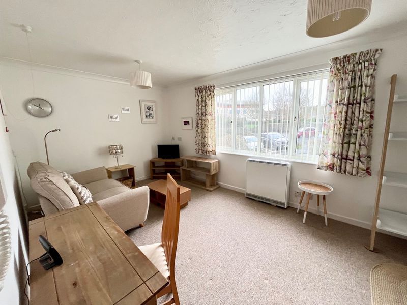 Property photo 2 of 11 Lounge