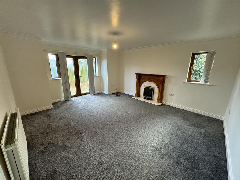 Property photo 2 of 25 Lounge 1