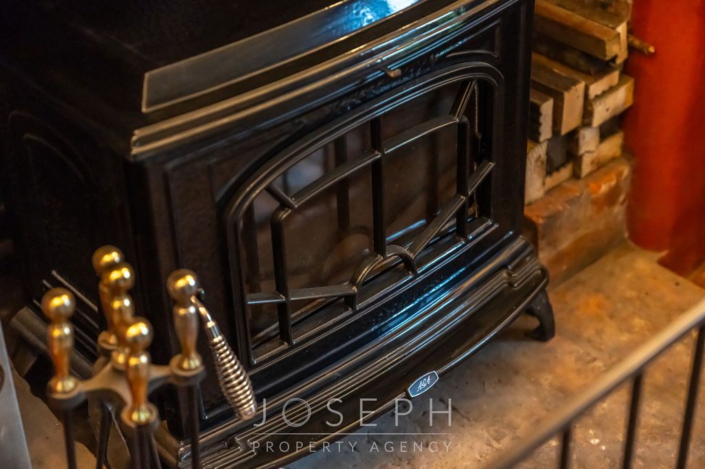 Property photo 3 of 28