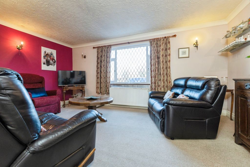 Property photo 3 of 20 Living Room