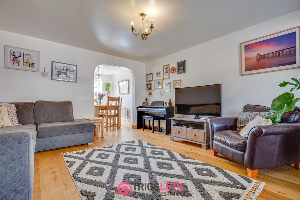 Property photo 2 of 31