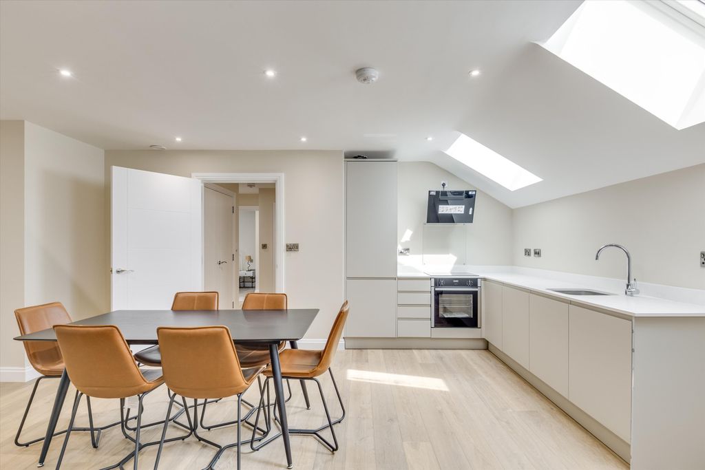 Property photo 3 of 18 Image