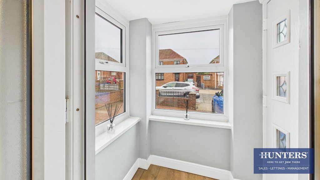 Property photo 2 of 14 Entry