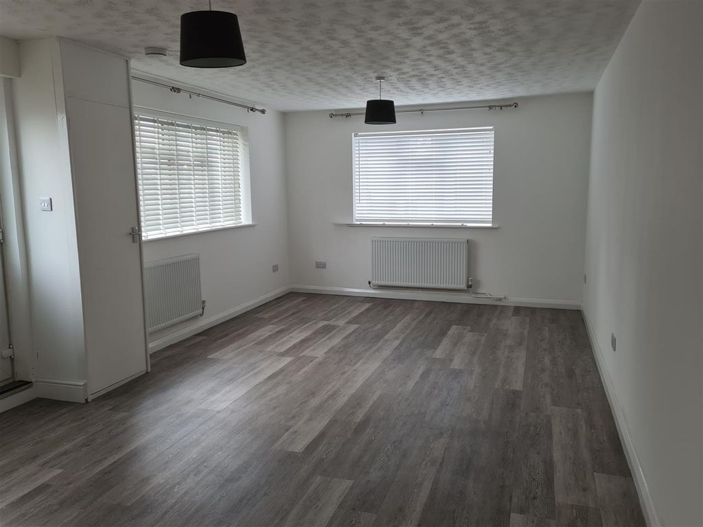 Property photo 2 of 15 Open-Plan Lounge/Diner
