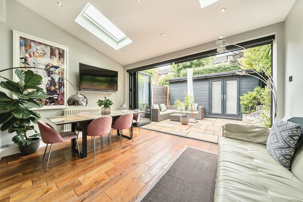 Property photo 1 of 20 1333542-9-6890B77...