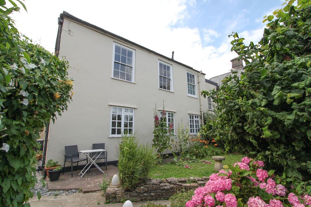 Property photo 1 of 25