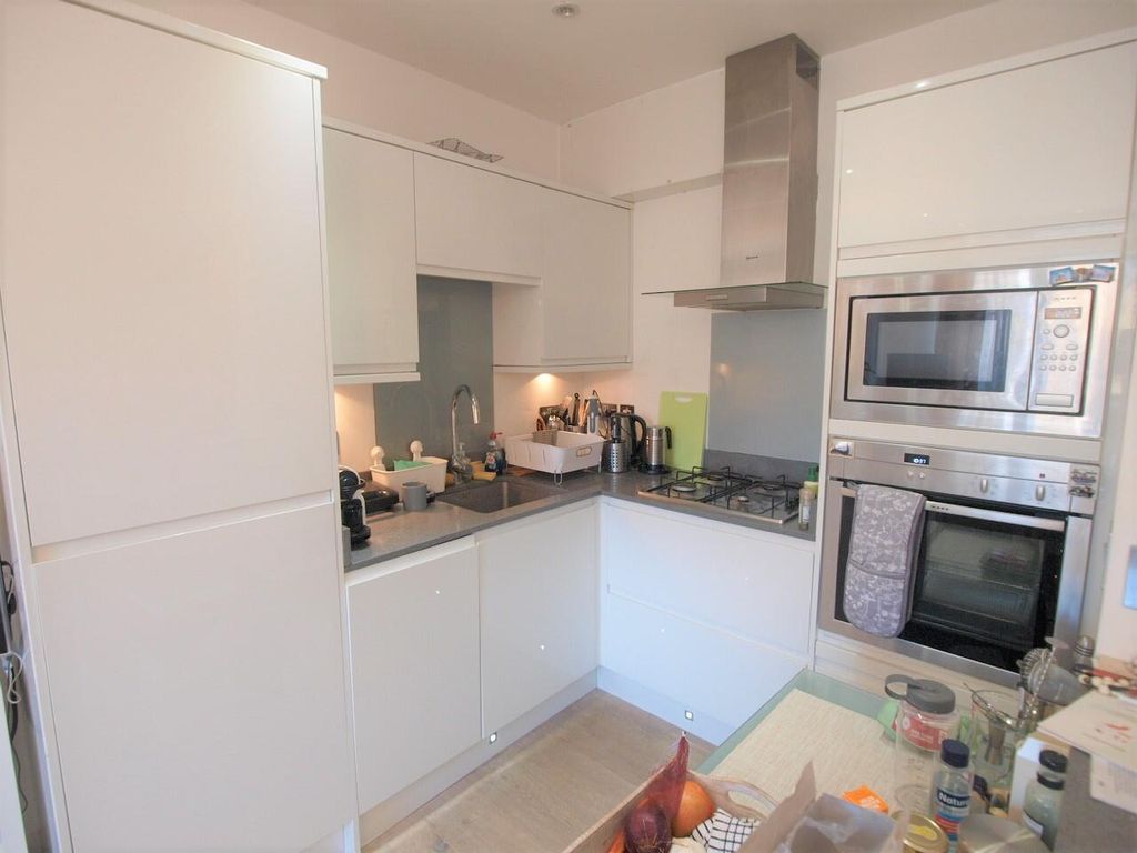 Property photo 3 of 8 Kitchen