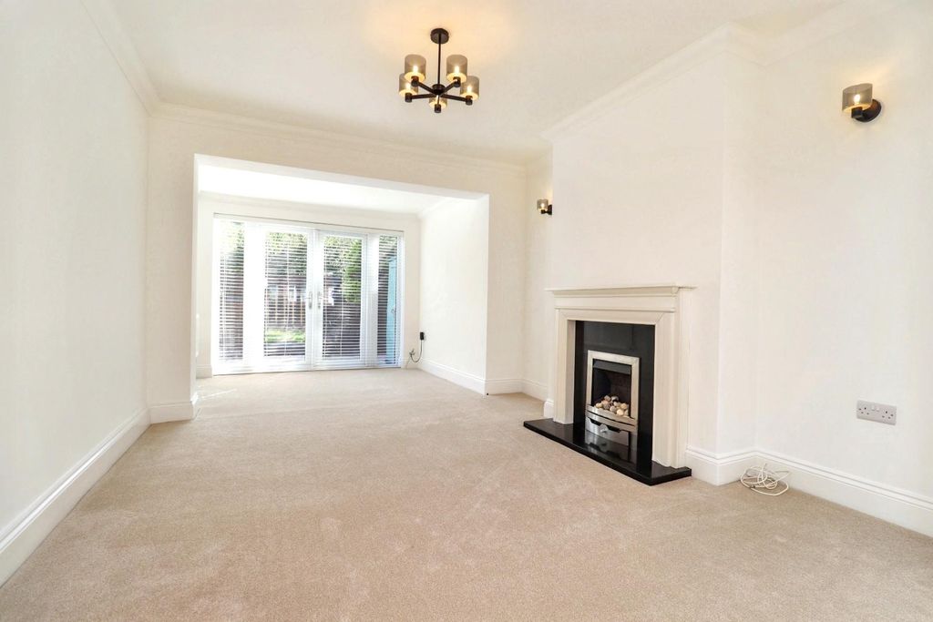 Property photo 3 of 33