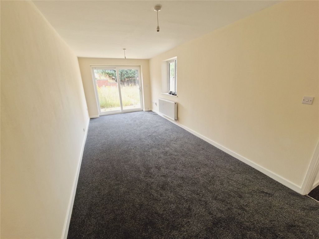 Property photo 3 of 15 Lounge