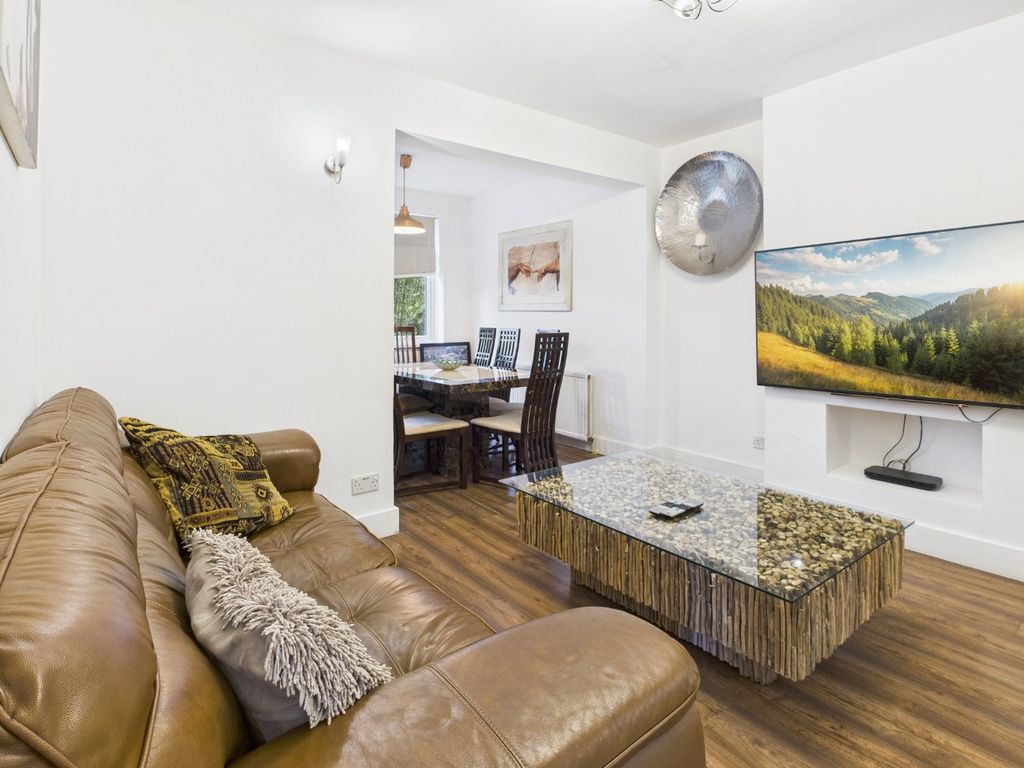 Property photo 2 of 17 4503563