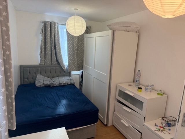 Property photo 2 of 19 Ensuite Double Bedroom