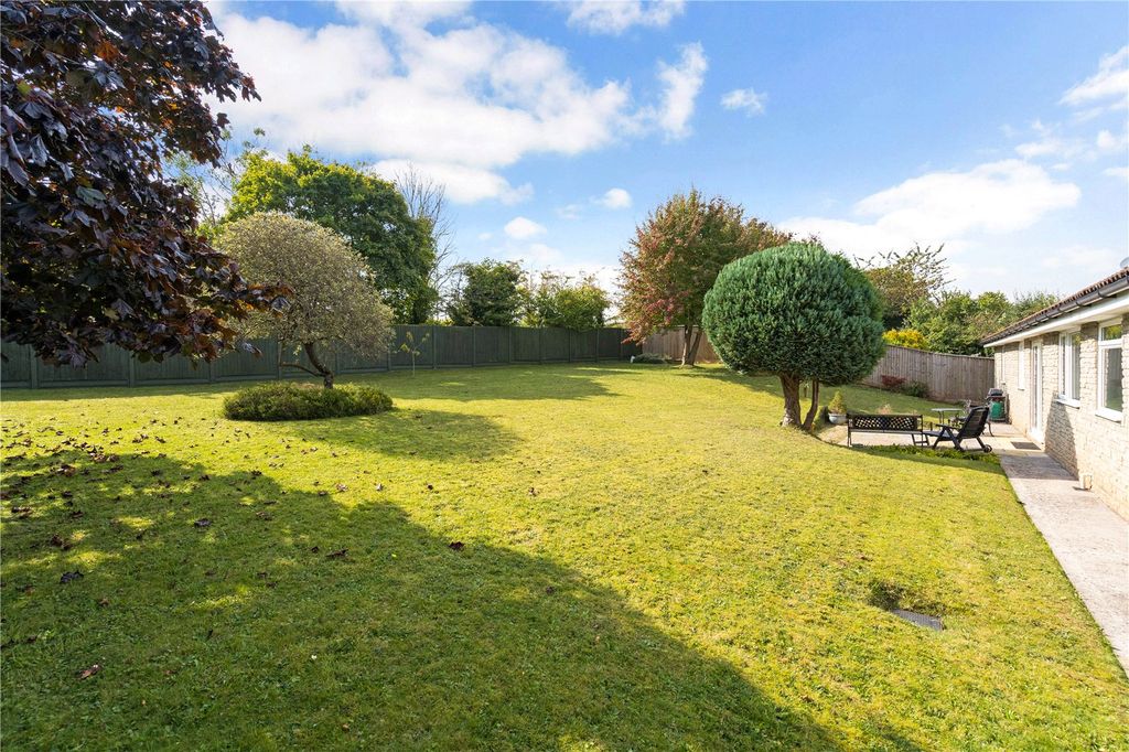 Property photo 2 of 14 Garden