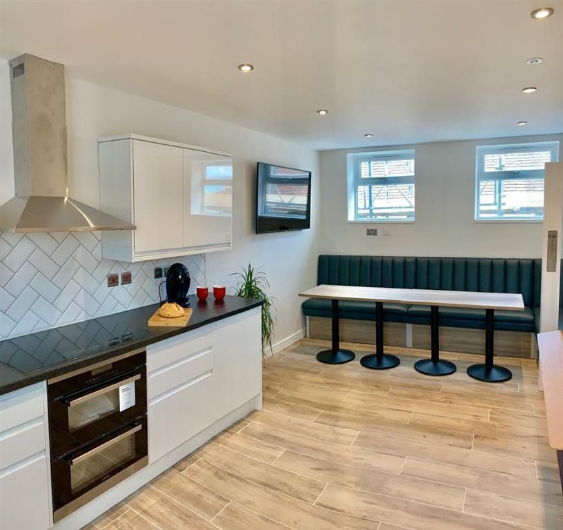 Property photo 3 of 9 Kitchen