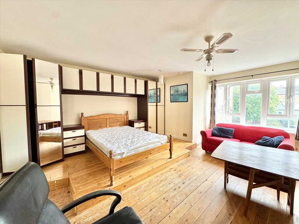 Property photo 3 of 15 Studio Room