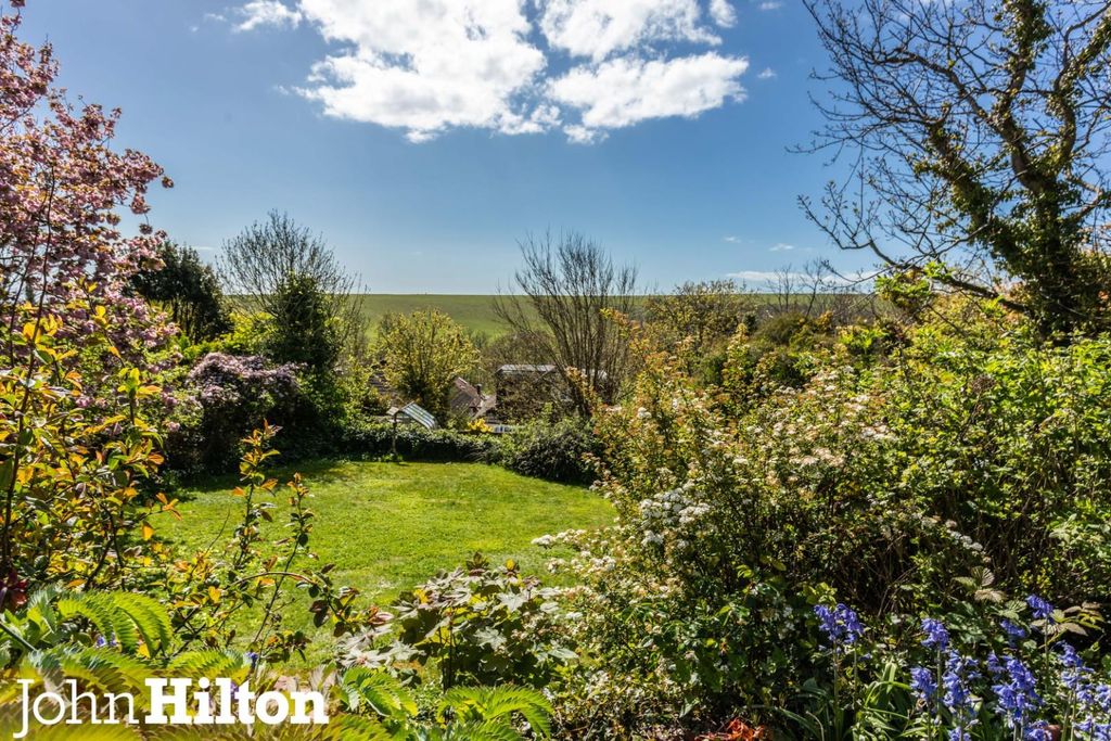 Property photo 2 of 21 Longhill Road Ext22.Jpg