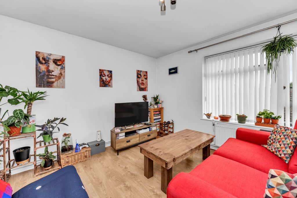Property photo 3 of 11 Dcp_8962