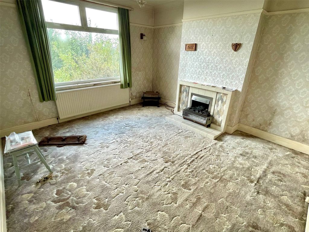 Property photo 2 of 20 Dining Room