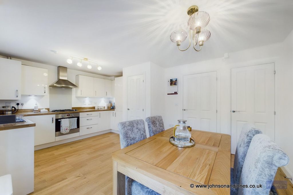 Property photo 3 of 23 3 Kitchen.Jpg