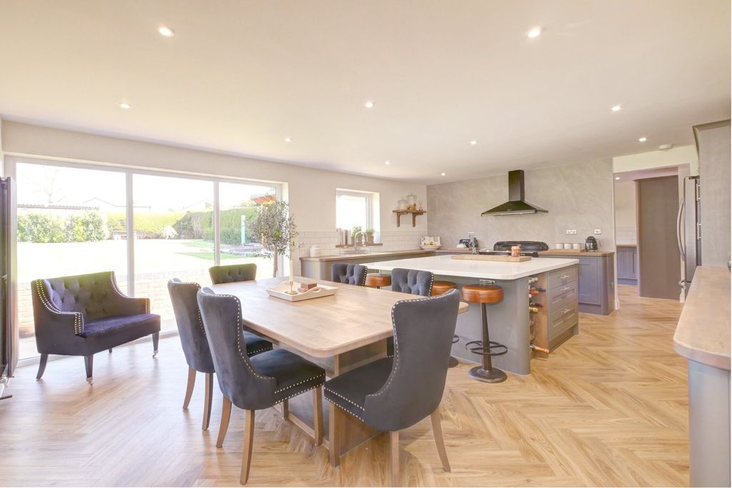 Property photo 2 of 64