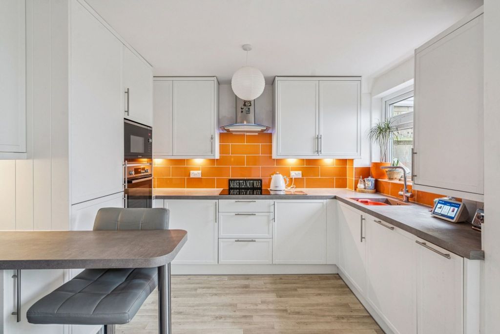 Property photo 3 of 25