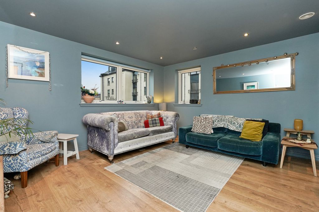 Property photo 3 of 16 Property Image 4