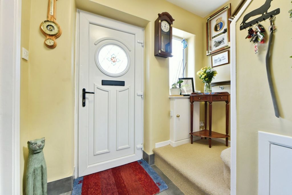 Property photo 2 of 20 Entrance Hallway