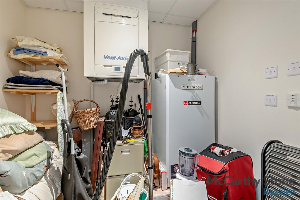 Property photo 2 of 12 8658182-Interior02-800.Jpg