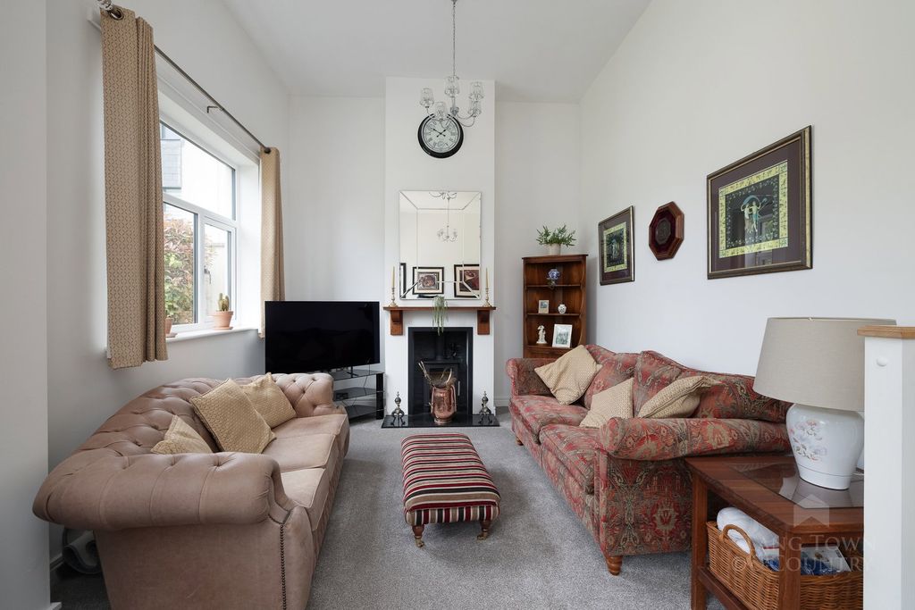 Property photo 3 of 18
