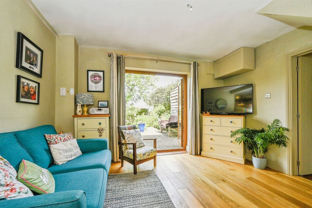 Property photo 3 of 31