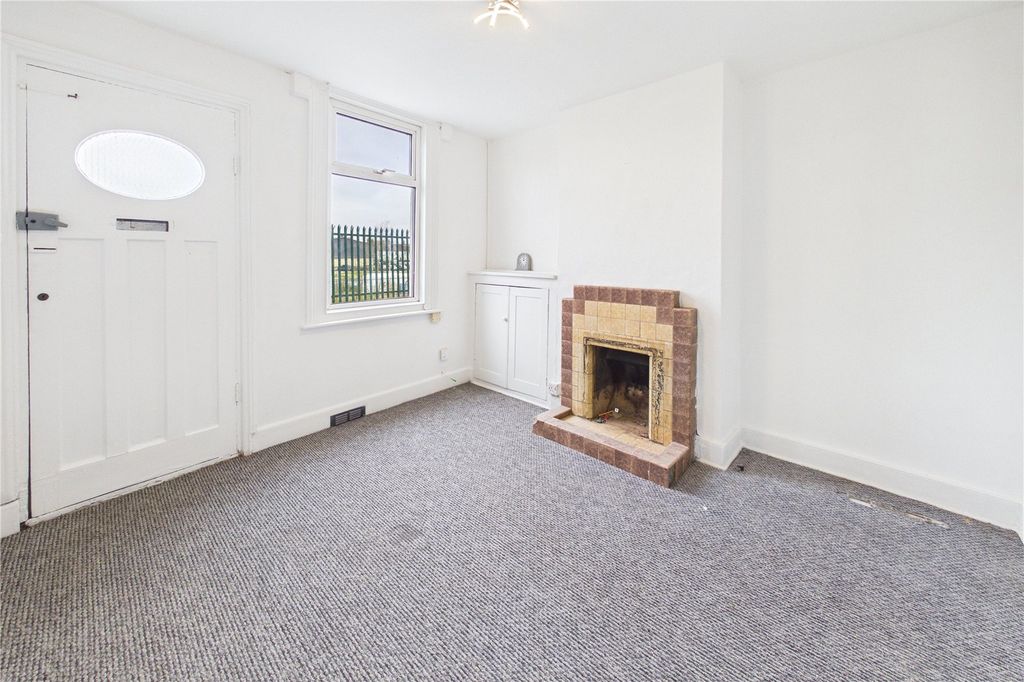 Property photo 2 of 20 Living Room